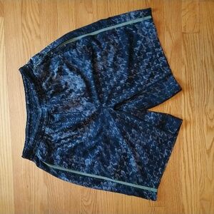 Lululemon Pace Breaker 9" Shorts Mens Size Medium With Liner Black / Green